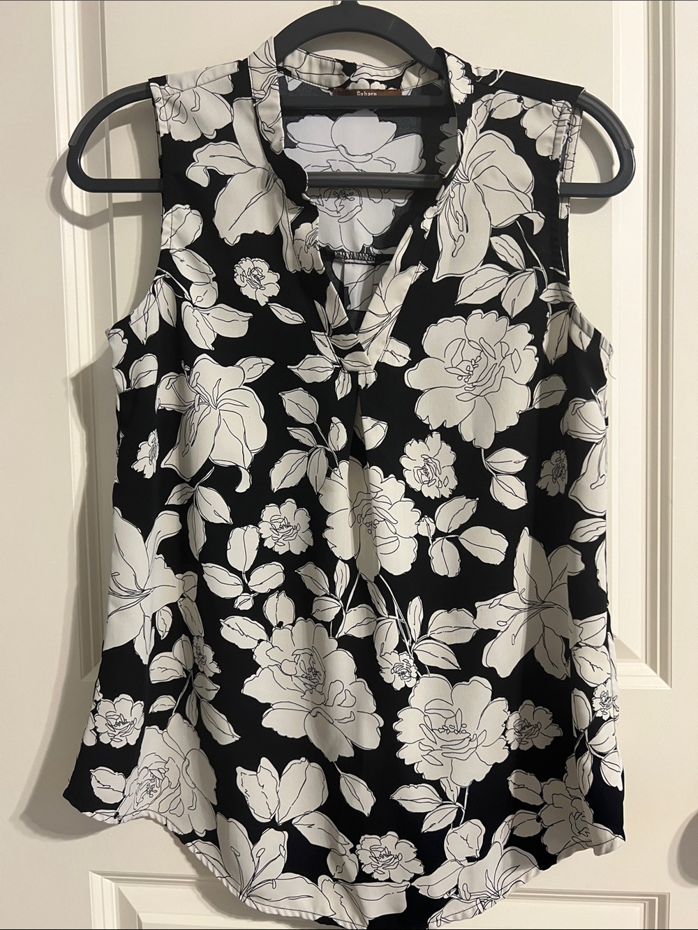 Black & White Floral Sleeveless V-Notch Camisole